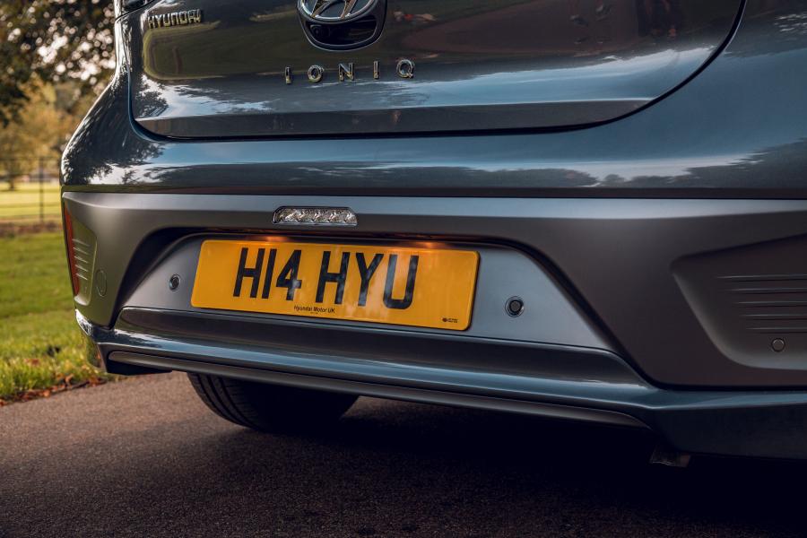 Детали экстерьера Hyundai IONIQ Plug-in Hybrid (AE) 2019 года  (UK) (фото 37 из 40)